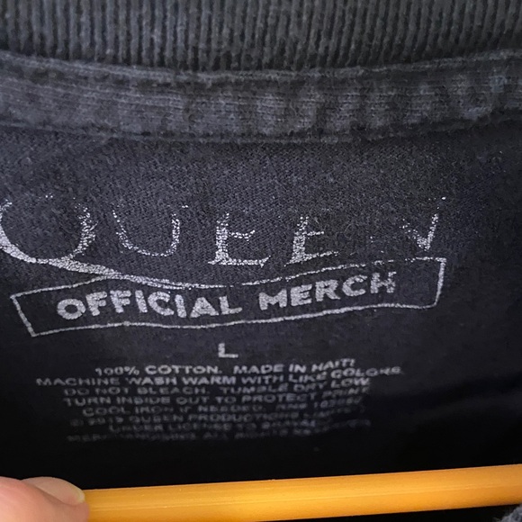Queen Black T-Shirt - Picture 2 of 2